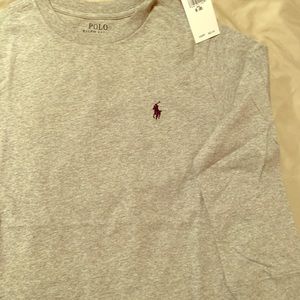 Crew neck long sleeved shirt